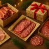Plateau de charcuterie de Noël avec emballage éco chic